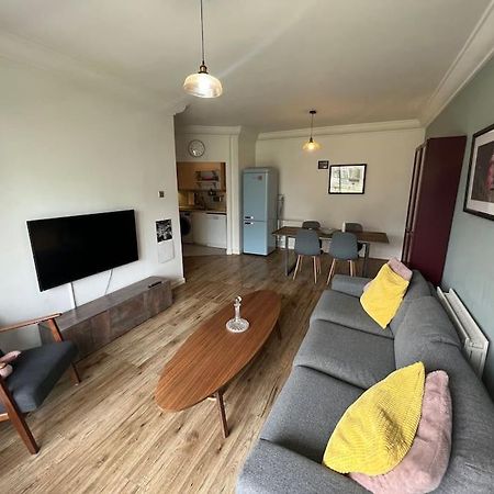 ダブリンStylish Flat With River Viewアパートメント エクステリア 写真